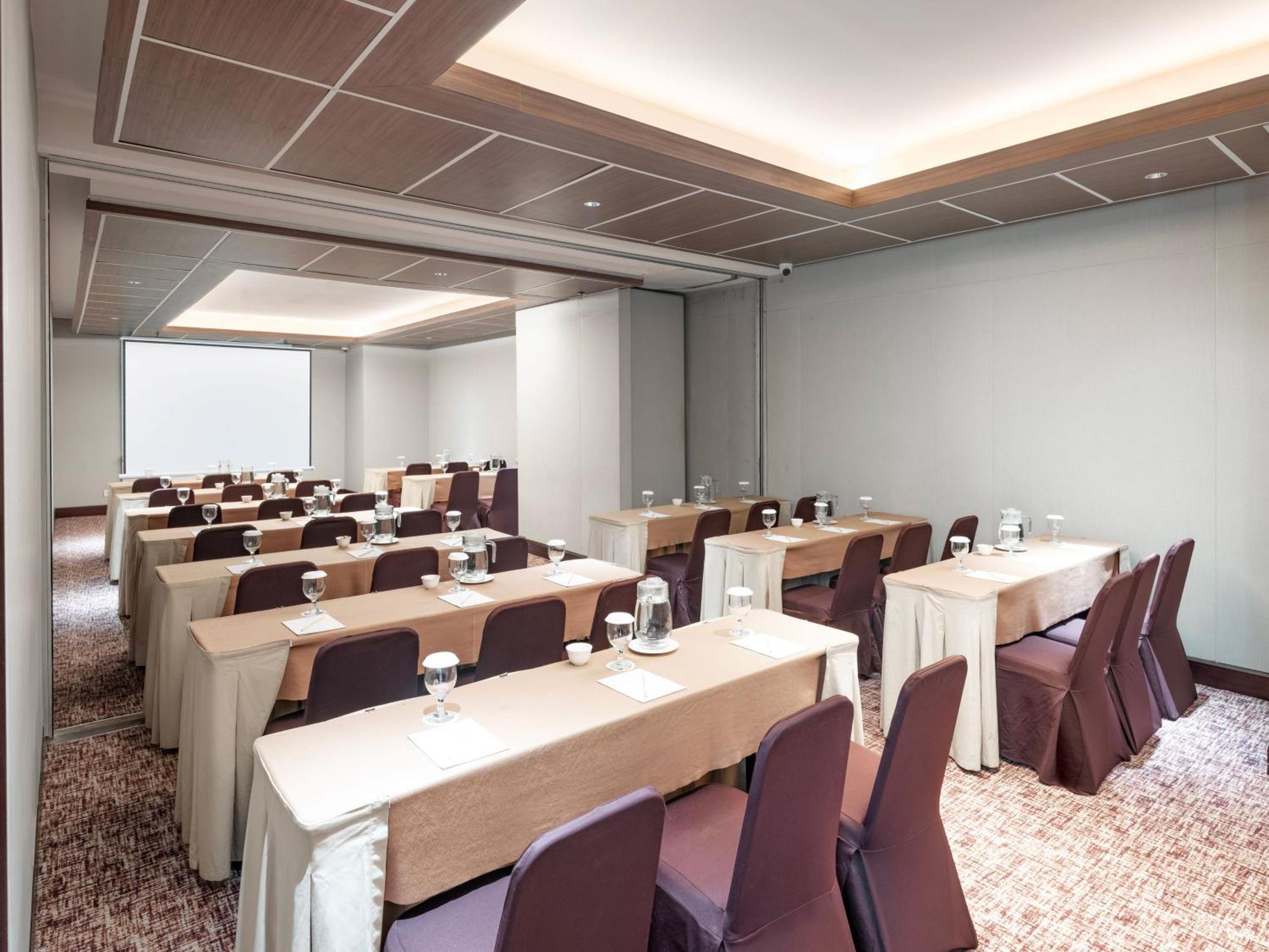 Hotel Santika Premiere Bintaro 4*