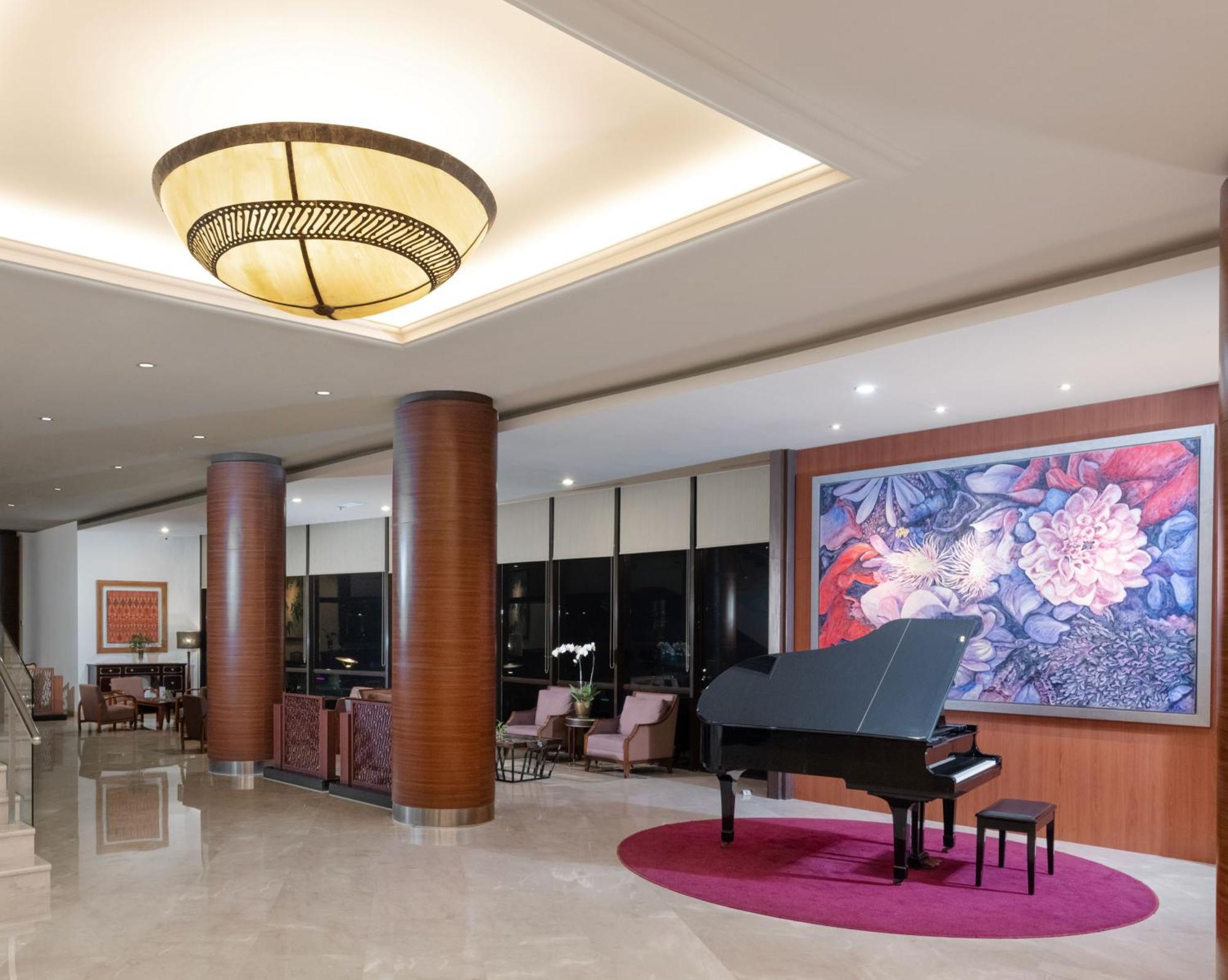 Santika Premiere Bintaro 4*